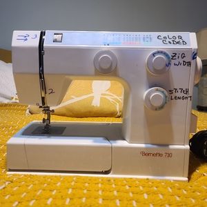 Benette 730 Electric Sewing Machine with pedal and cover!